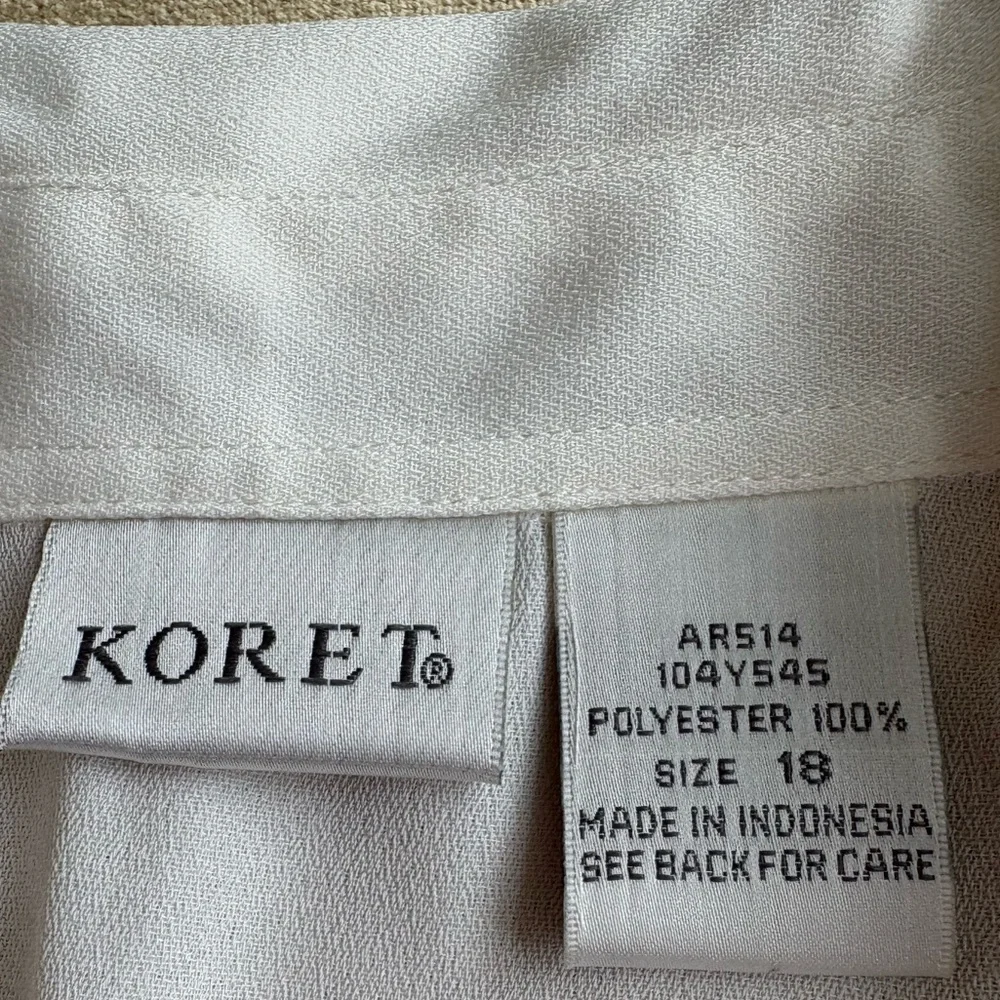 NWT - Elegant White Button-Up Blouse With Beading - Picture 9 of 14